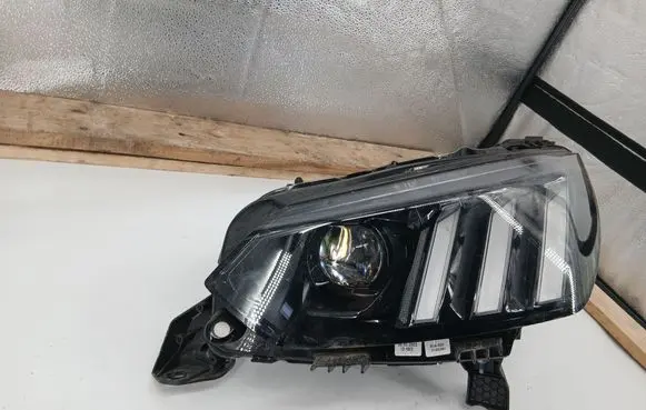 Peugeot 2008 II Headlight/headlamp 9850177380 98501773