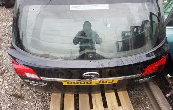Subaru Legacy Tailgate/trunk/boot lid juodas