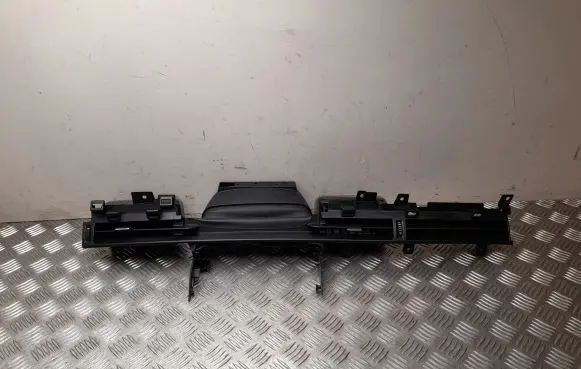 Rear air vent grill