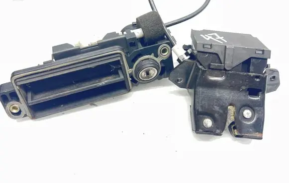 Mercedes-Benz E W211 Loading door lock A1717500185
