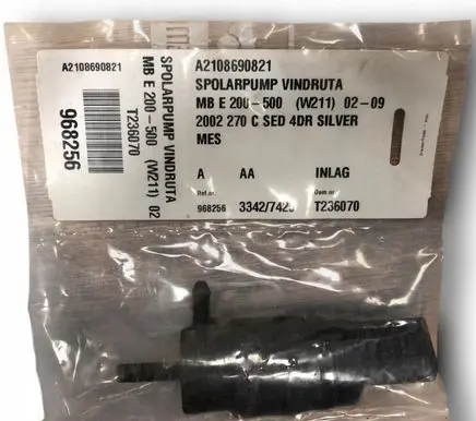Mercedes-Benz E W211 Windscreen/windshield washer pump A2108690821