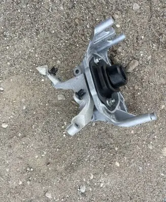 Nissan Qashqai Engine mount bracket 112204BB0A