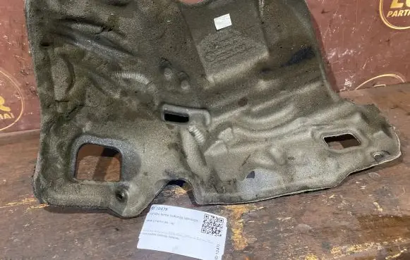 BMW 5 F10 F11 Heat shield in engine bay 