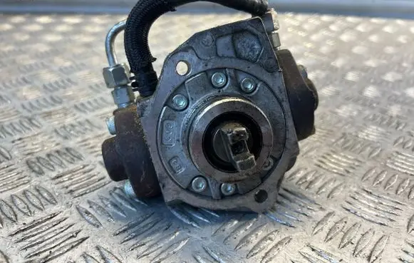 Toyota Avensis T250 Fuel injection high pressure pump 221000R011 HU2940000870