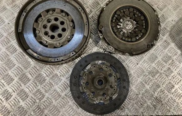 Nissan Qashqai Clutch set kit 123103008R D240MM