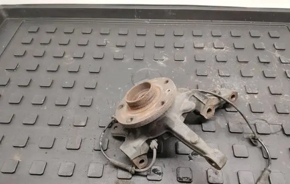 Mercedes-Benz Citan W415 Front wheel hub spindle knuckle