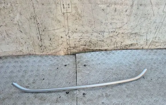 Front bumper splitter molding