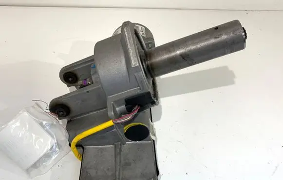 Opel Corsa D Power steering pump 13290385