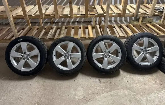 Volkswagen Tiguan R18 alloy rim 4G0601025D