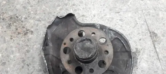 Mercedes-Benz C W203 Front wheel hub spindle knuckle 20900