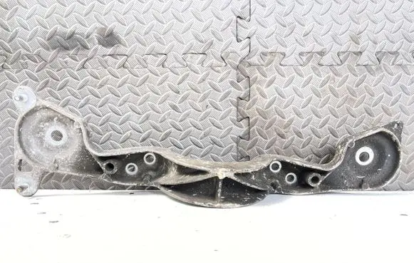 BMW 3 E46 Rear differential/diff mount bracket 1095990