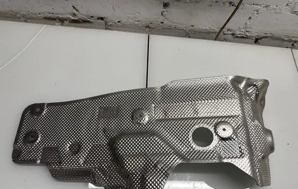 BMW X7 G07 Exhaust heat shield 7424921