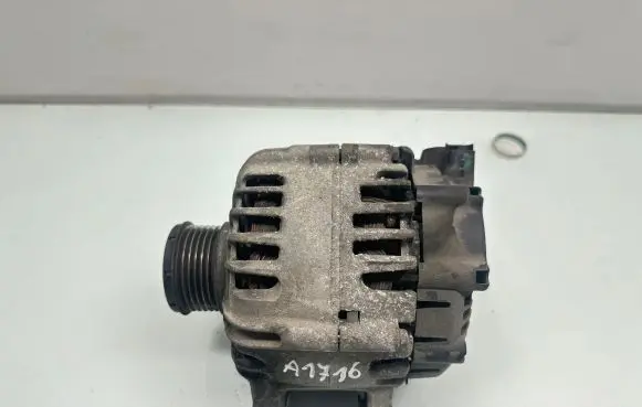 Peugeot 208 Generator/alternator 9818677980 2713135A TG12C261
