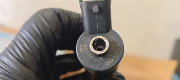 Opel Zafira B Fuel injector 0445110276