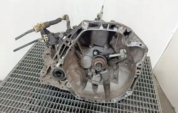 Renault Clio III Manual 5 speed gearbox JR5306