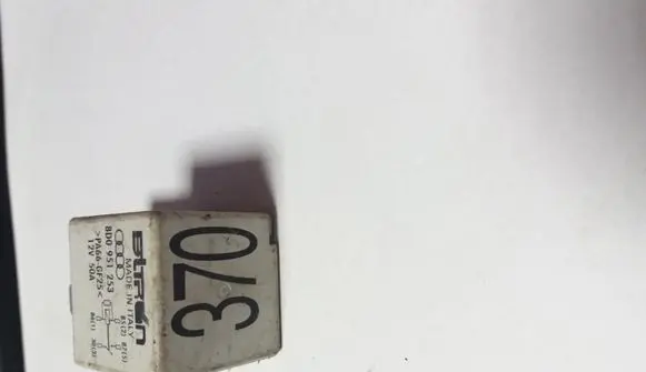 Audi A6 S6 C5 4B Other relay 8D0951253