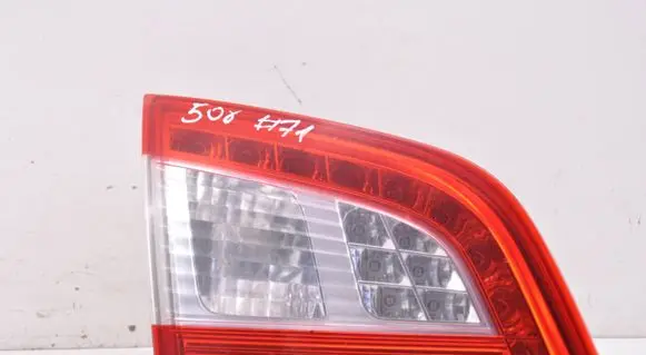 Tailgate rear/tail lights