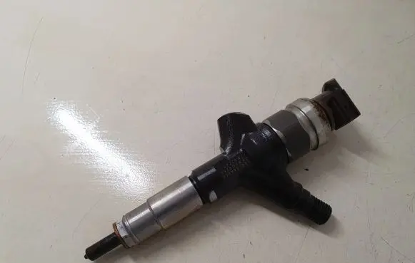 Subaru Outback Fuel injector 16613AA030