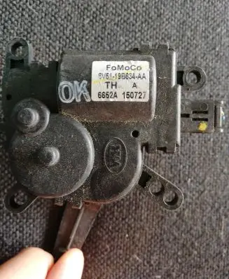 Ford Fiesta Air flap motor/actuator 8V5119B634AA