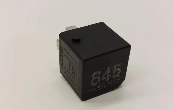 Volkswagen PASSAT B8 Other relay 4H0951253A