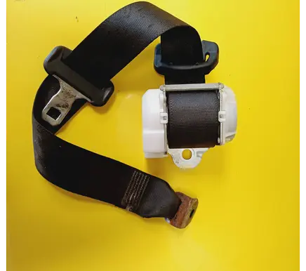 Rear seatbelt
