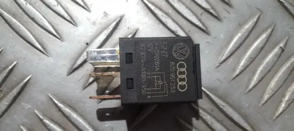 Seat Altea Other relay 8z0951253 v23074-a1001-x50