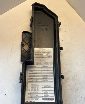 Volvo V70 Fuse box cover 9494211