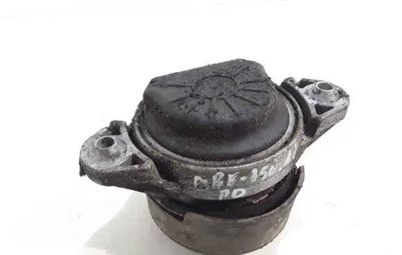 Mercedes-Benz E W212 Engine mount bracket