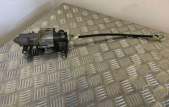 Chrysler Voyager Sliding door motor 7746804602