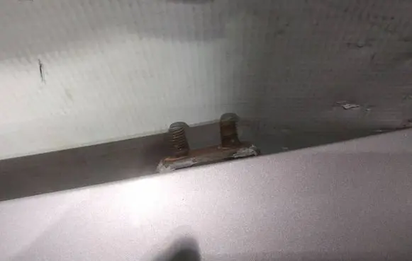 Toyota Avensis Verso Tailgate/trunk/boot hinge 