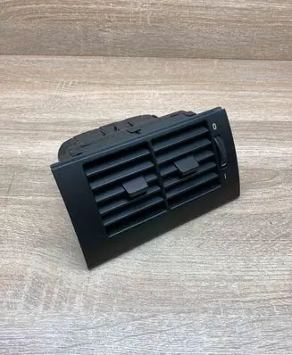 BMW 5 E39 Dash center air vent grill 8391182