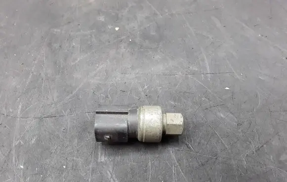 Ford Focus C-MAX Air conditioning (A/C) pressure sensor XS4H19D594AA 3135L13606