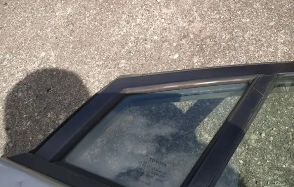 Toyota Corolla Verso AR10 Front door vent window glass four-door 