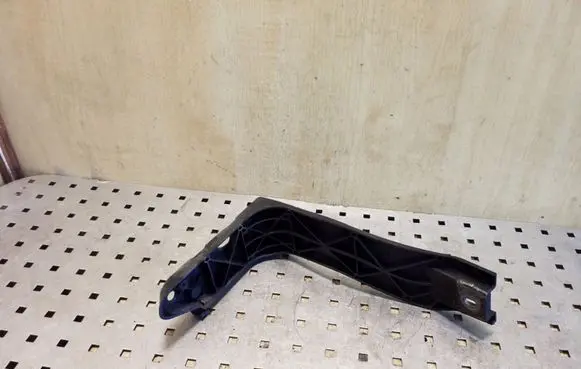 Audi A4 S4 B6 8E 8H Fender mounting bracket 8E0821137B