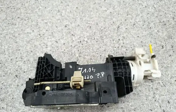 Mercedes-Benz S W220 Front door lock 2207200435