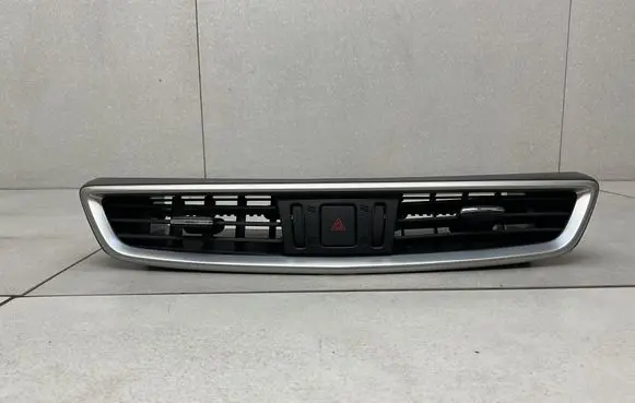 Nissan X-Trail T32 Dash center air vent grill 687504CE0A