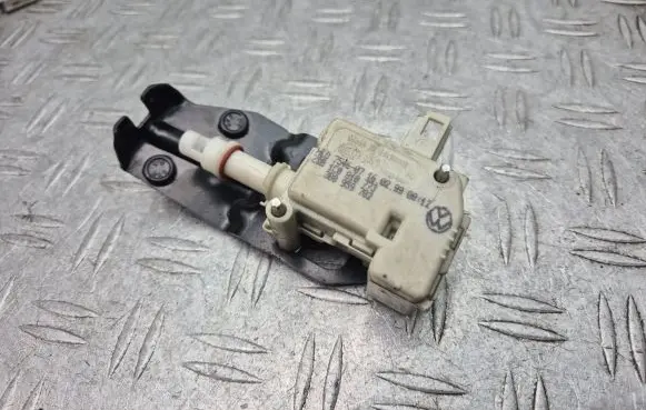 Audi TT Mk1 Fuel tank cap lock 1C0810773