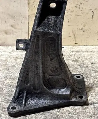 BMW 3 E46 Engine mounting bracket 6754185 22116754185