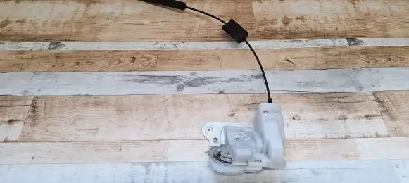 Mazda 5 Sliding door lock 