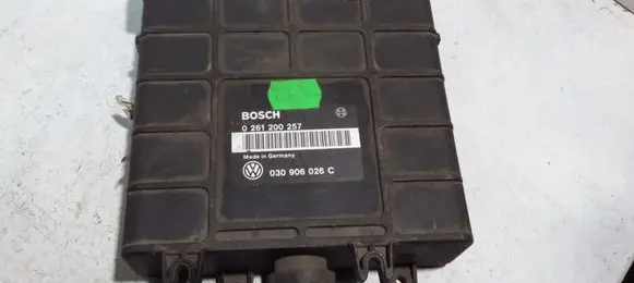 Volkswagen Golf III Engine control unit/module 030906026C 0261200257