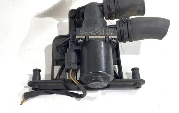 BMW 5 E60 E61 Coolant heater control valve 6920226