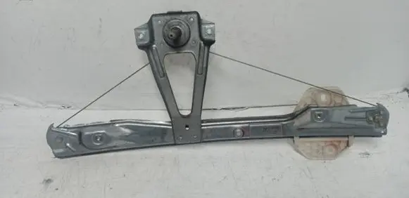 Rear door manual window regulator