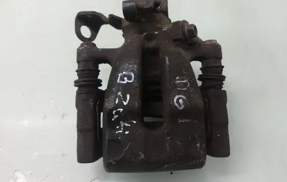 Opel Zafira B Rear brake caliper 