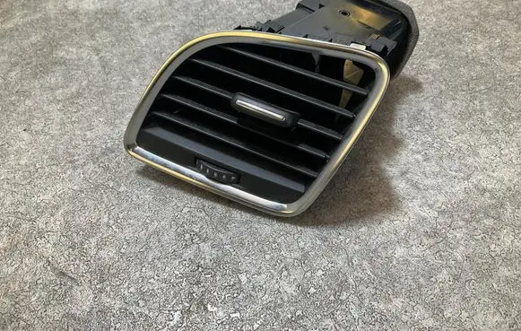 Audi Q3 8U Dash center air vent grill 8U1820901B 8U1820901C