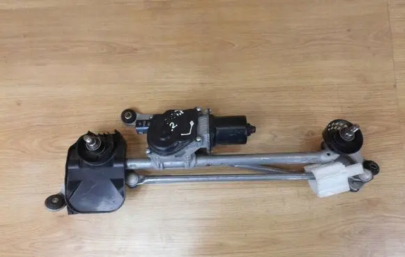 Infiniti Q50 Front wiper linkage and motor