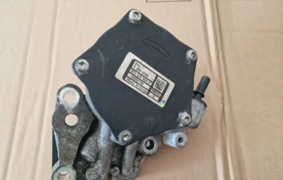 Opel Astra K Vacuum pump 12662789
