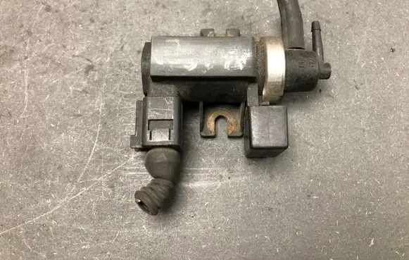 Audi A6 S6 C6 4F Turbo solenoid valve 8E0906628A