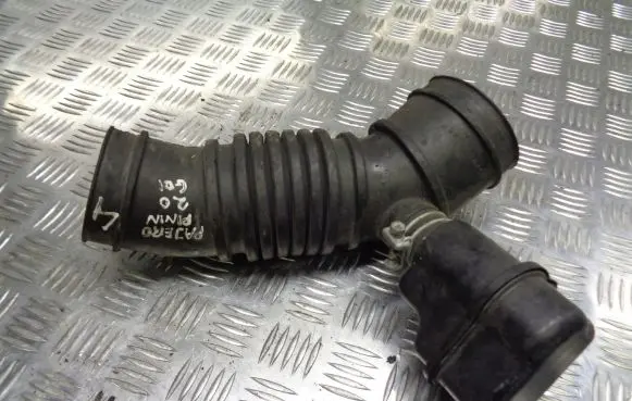 Mitsubishi Pajero Air intake hose/pipe