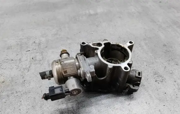 Skoda Octavia Mk2 (1Z) Fuel injection high pressure pump 06H127025N