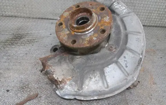 Front wheel hub spindle knuckle